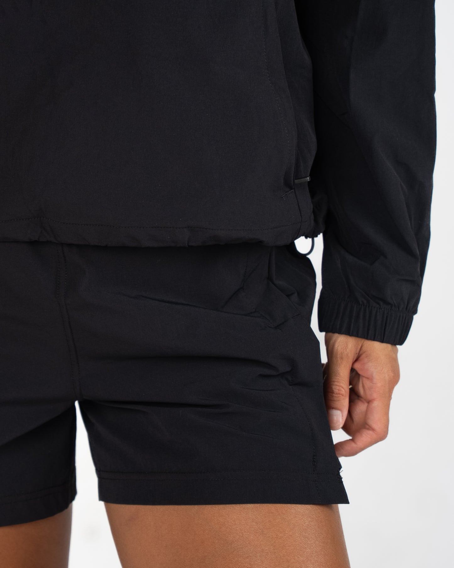 Excursion Windbreaker - Black