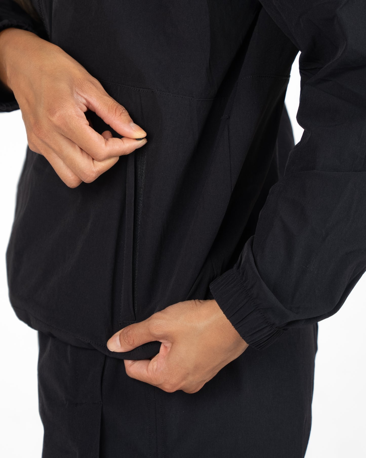 Excursion Windbreaker - Black