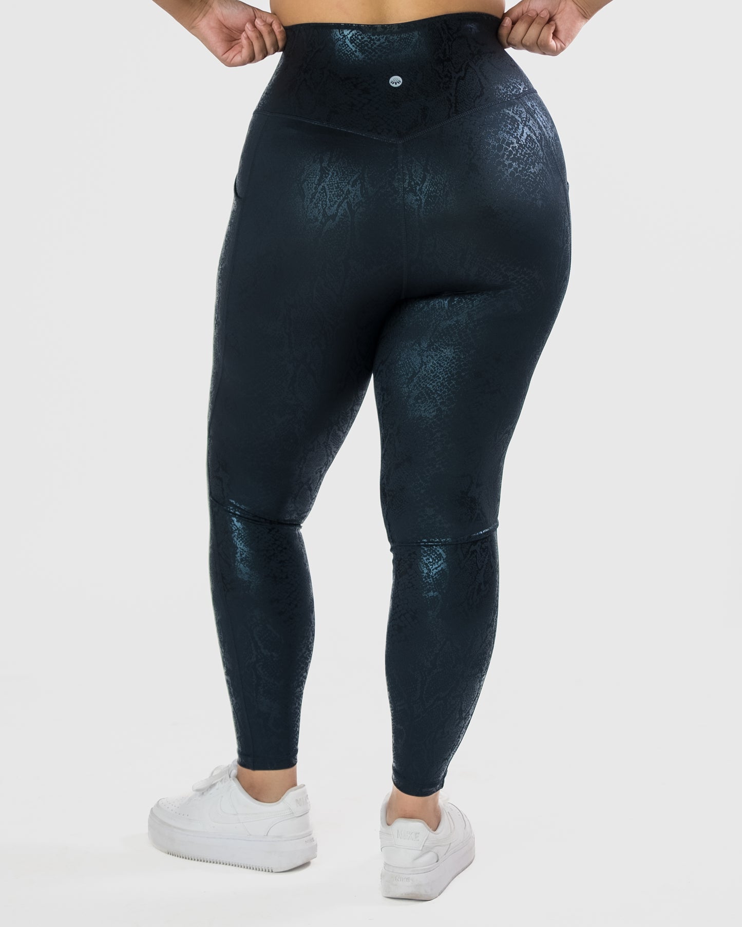 Lux Pace Leggings (26 in.) - Black Snake Foil