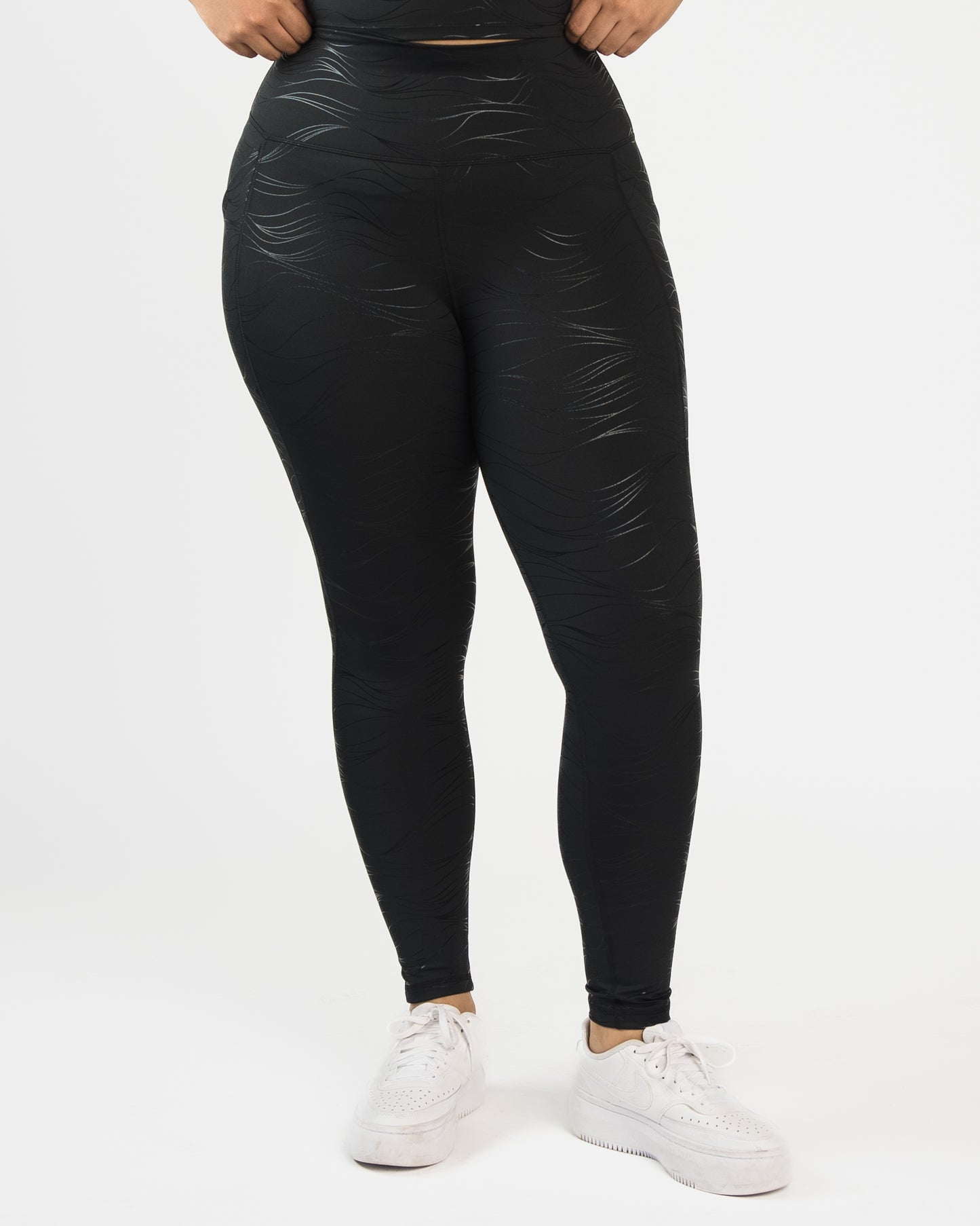 Lux Pace Leggings (26 in.) - Black Waves