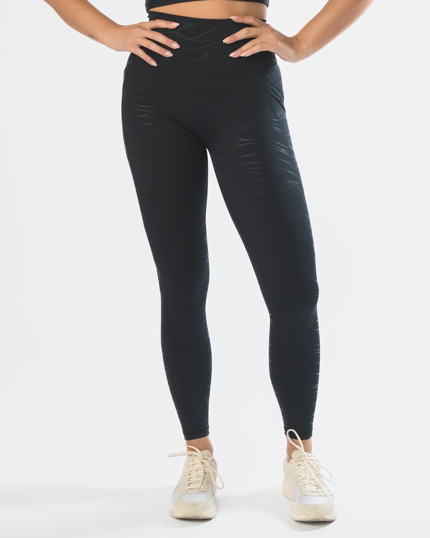 Lux Pace Leggings (26 in.) - Black Waves