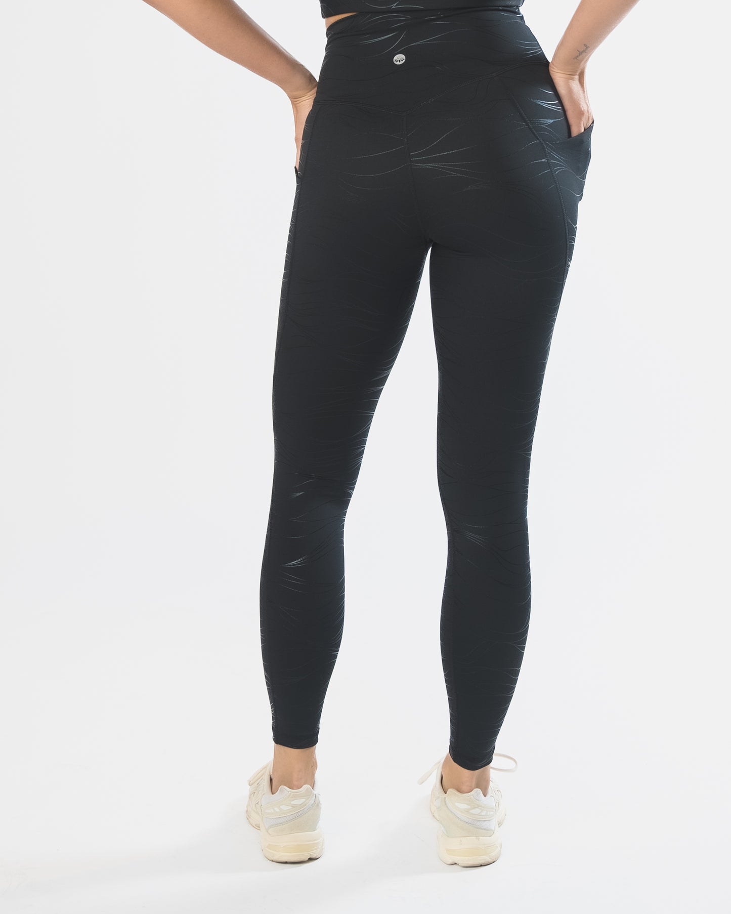 Lux Pace Leggings (26 in.) - Black Waves